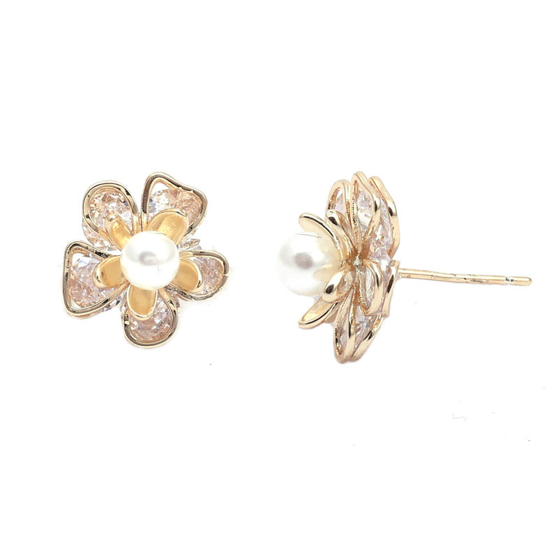 SANSI MAYO Elegant Petal Stud Earrings