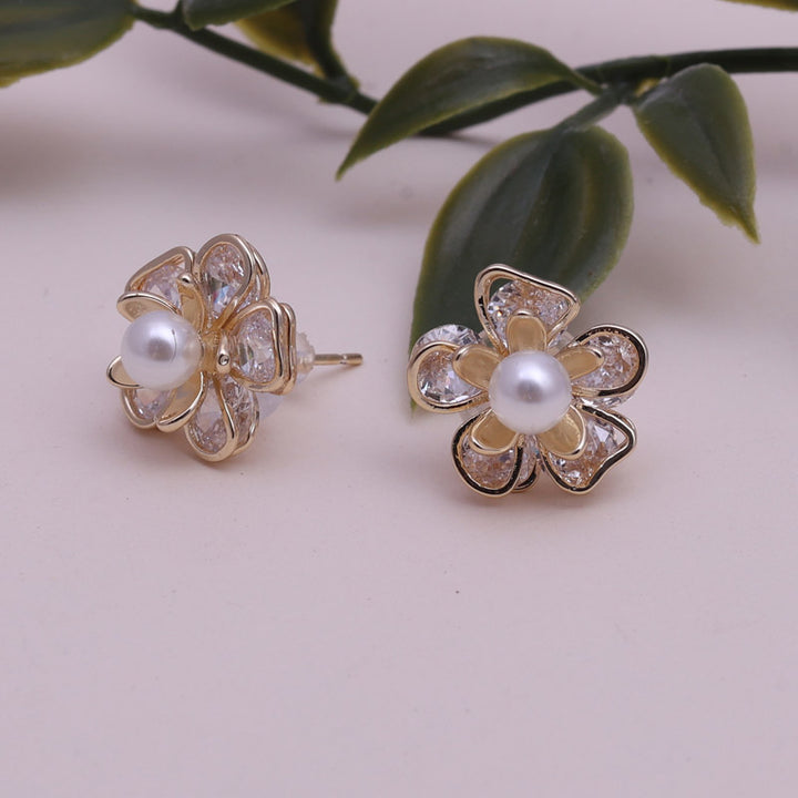 SANSI MAYO Elegant Petal Stud Earrings