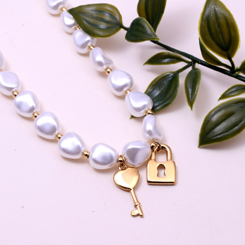 Sansi Mayo Lock & Key Pearl Necklace